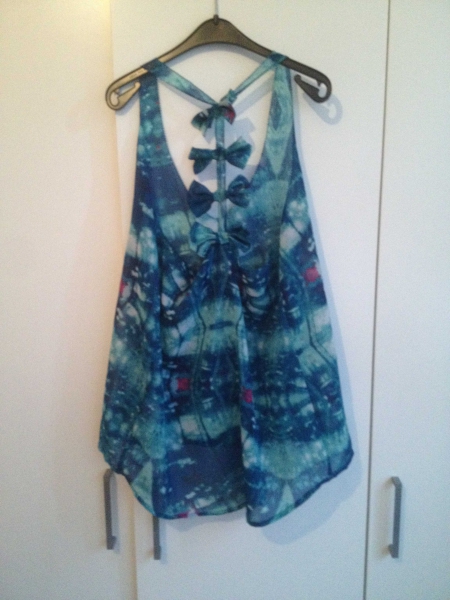 Top mit Rückendetail (Schleife)