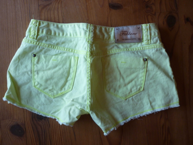 Coole neongelbe Hotpants