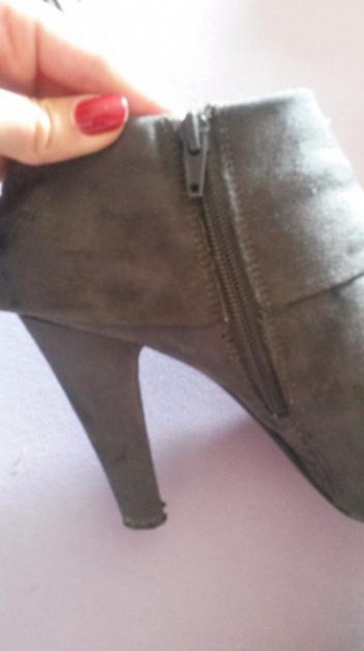 Stiefeletten in Wildlederoptik mit hohen Absatz