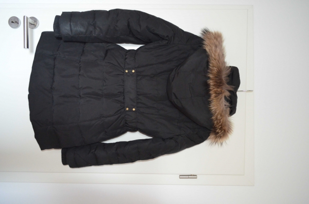Schwarzer Daunenmantel Echtpelz Mango XS