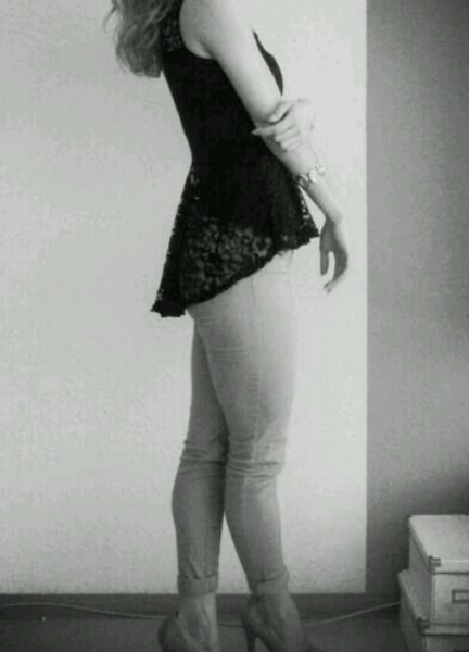 schwarze Bluse mit Spitze