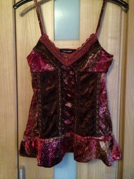 Extravagantes Top mit Samt in 36