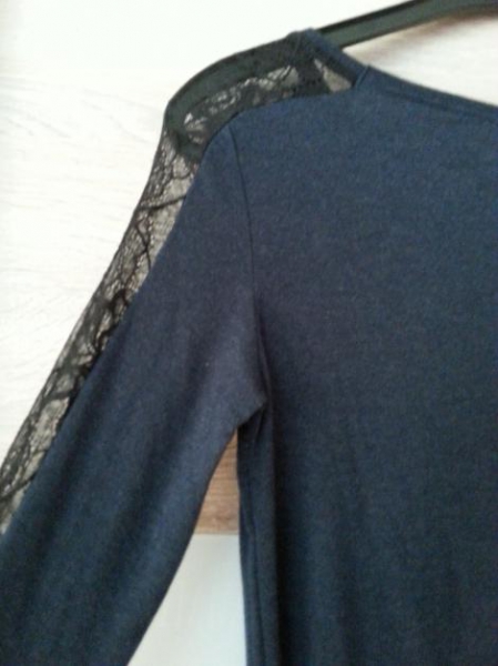Spitzenshirt in dunkelblau
