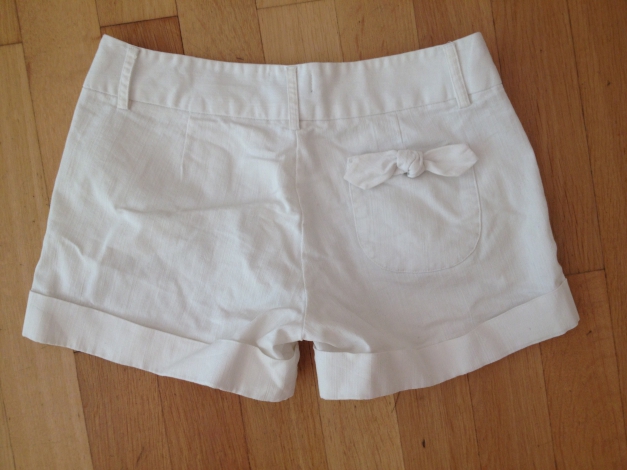 Hotpants, weiß mit Schleife