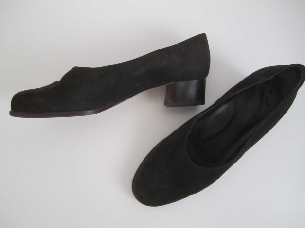 Vintage - niedrige Pumps (37,5) - Blockabsatz - Schoko - Wildleder