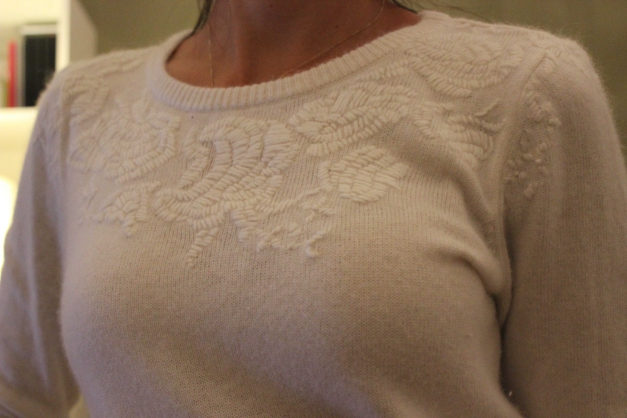 kuscheliger Angora rundhals Pullover in weiß, mit Strickerei