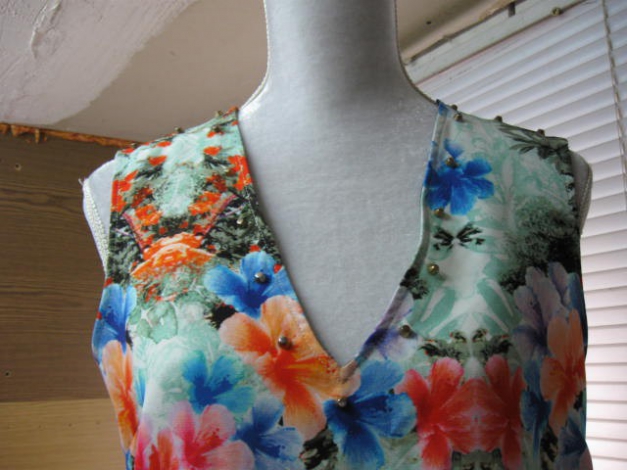 *** Neu ~ Bunt ~ Schrill ~ Top ~ Nieten ***