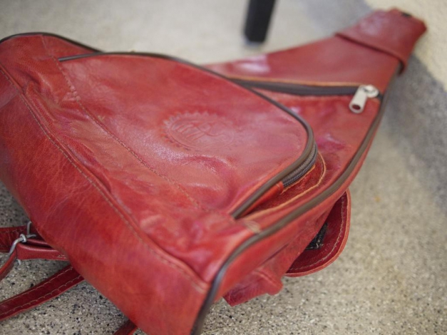 Roter Lederrucksack aus Afrika, Vintage