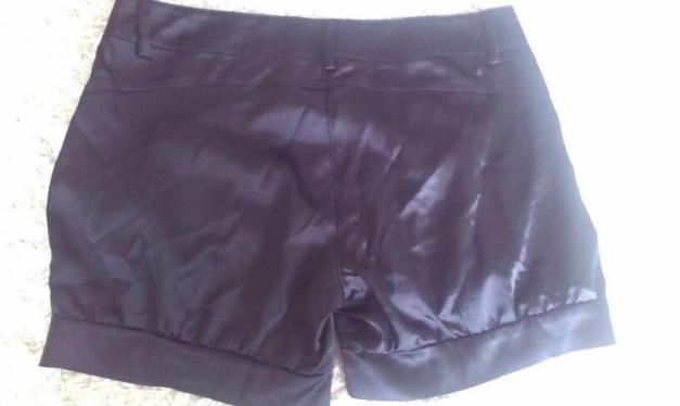 Short schwarz samt/Seide gr.36
