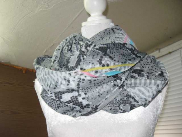 *** NEU ~ Loop Schal ~ Schlangenmuster ***