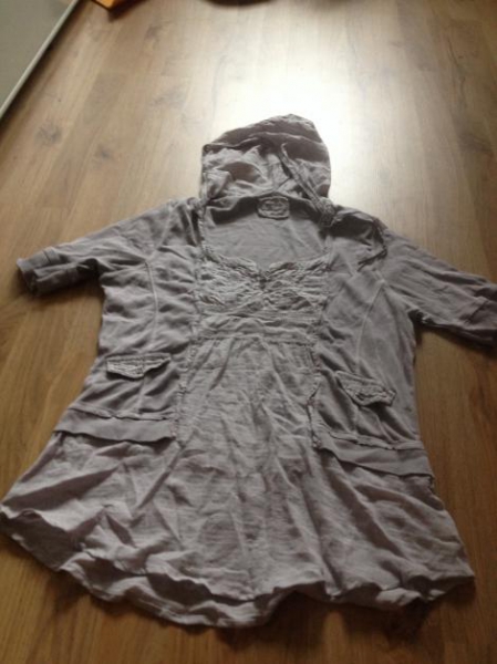 Zartes Oberteil mit Kapuze