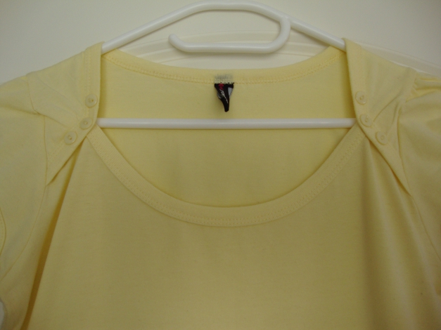 T-Shirt mit Knöpfen