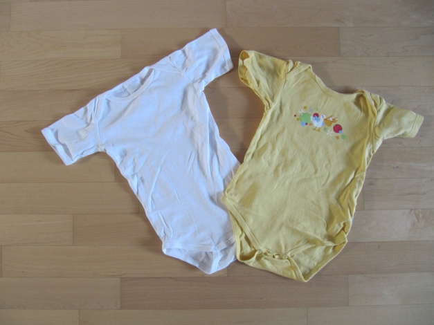 2 er Set kurzarm Bodys Gr.98/104