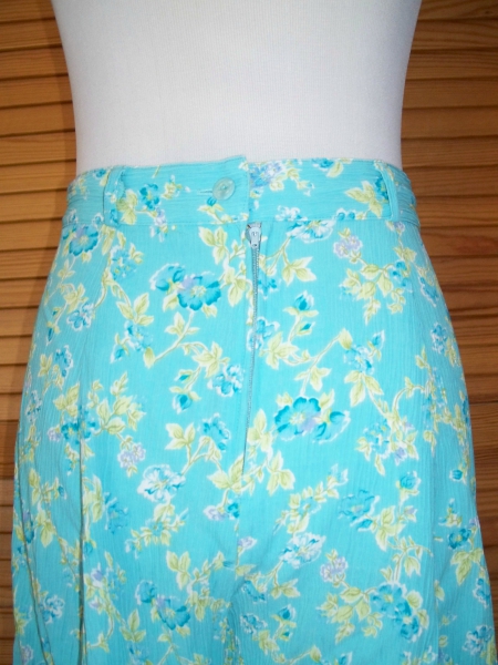 VINTAGE// Weiter Hosenrock gemustert mit Blumen gecrinkelt plissiert high-waist