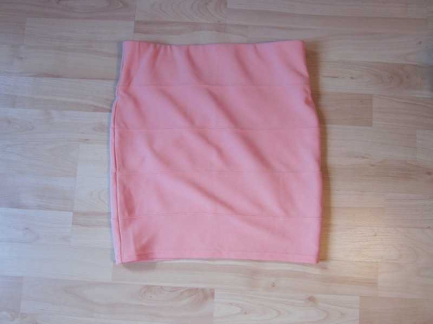 Figurbetonter Rock rosa