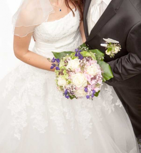 La Sposa Brautkleid aus Tüll & Spitze Gr 38