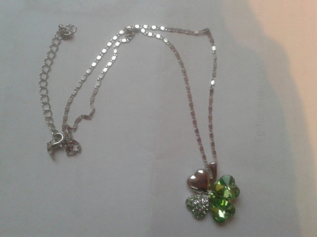 Süße Kleeblatt-Kette in grün/silber