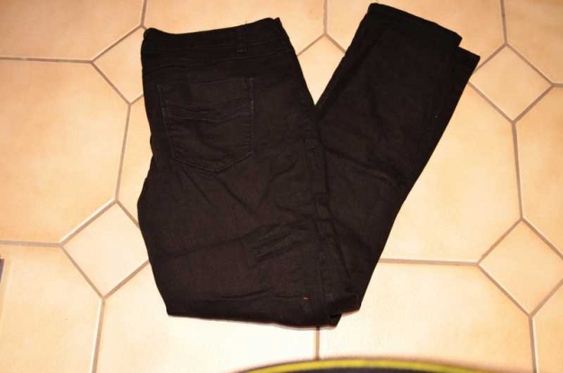 Schwarze Hose