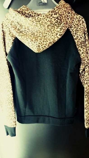 Kaputzenhoodie mit Leoprint / Neu