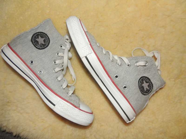 coole chucks in grau