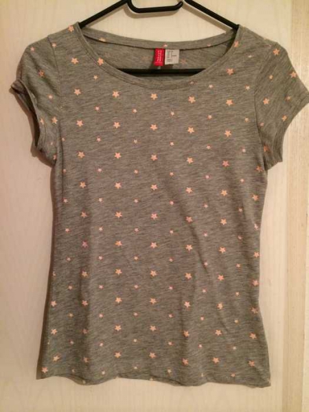 T-Shirt mit Sternchen / H&M
