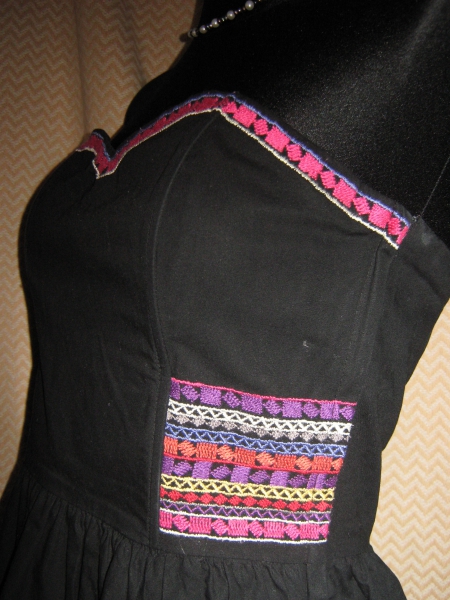 NEU * Stylisch * ausgefallen * Folklore * Stickerei * Cocktail * Bustier * Mini- Kleid 