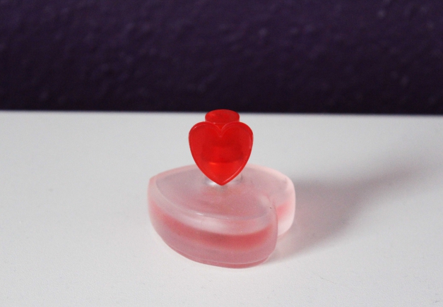 No Name Parfum in Herzform. 15ml. Süßlicher Duft.