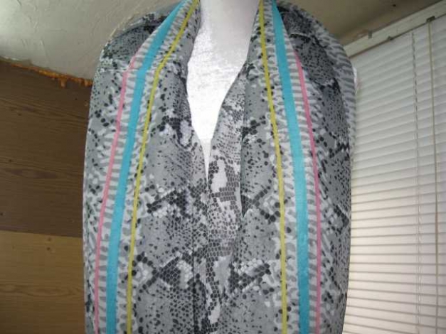 *** NEU ~ Loop Schal ~ Schlangenmuster ***