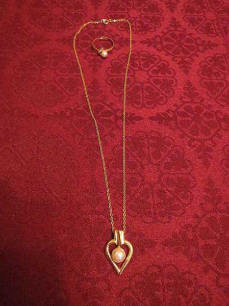 Kette mit Anhänger und Ring, neu