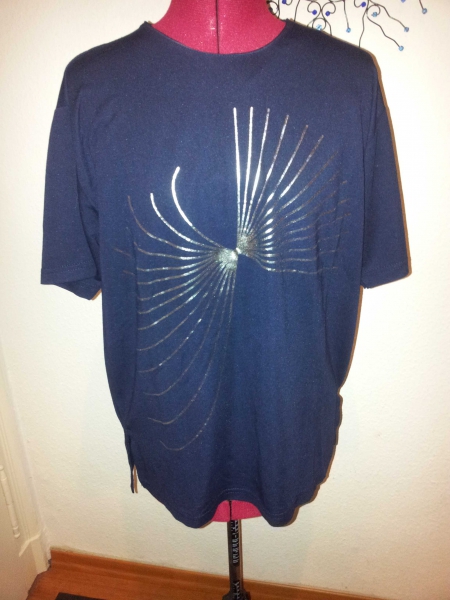 dunkel blaues Damenshirt mit silbernen Aufdruck Größe M-L