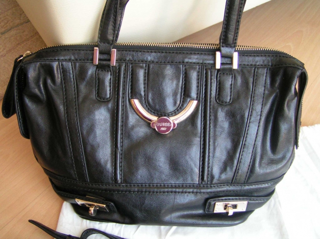 Guess Medium Traum Tasche Handtasche Umhängetasche schwarz NEU 159,-€