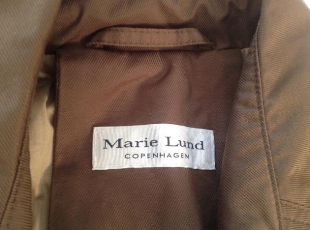 Khakibrauner Mantel von Marie Lund