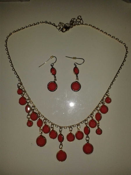 Ohrringe und Kette Set