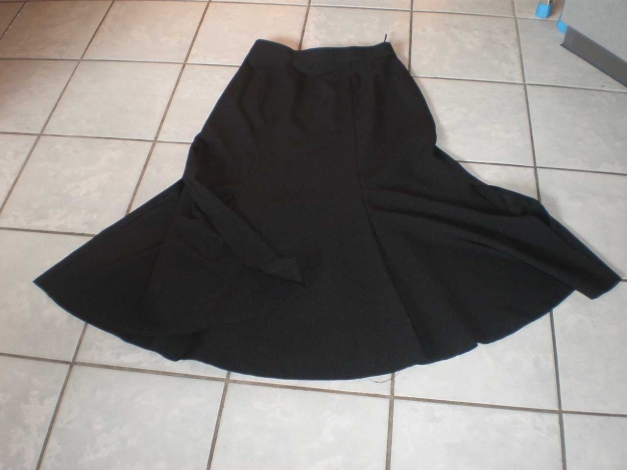 schwarzer Rock im Landhausstil