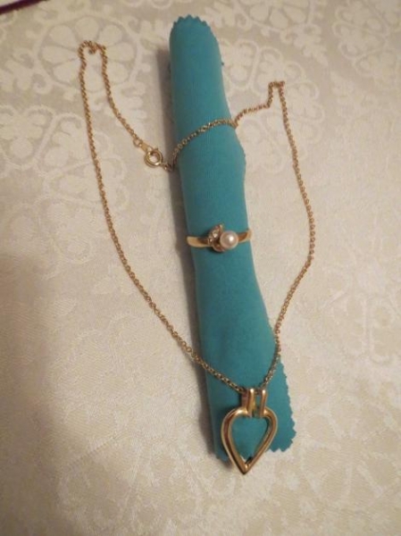 Kette mit Anhänger und Ring, neu