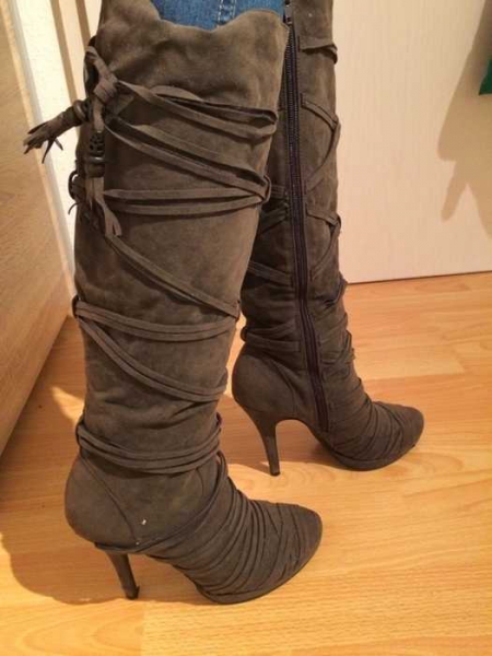 braune Winterstiefel mit Bändern