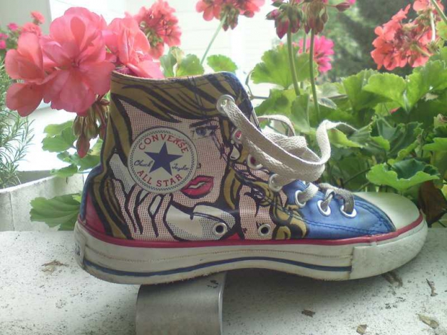 Converse Chucks mit Comicmotiv