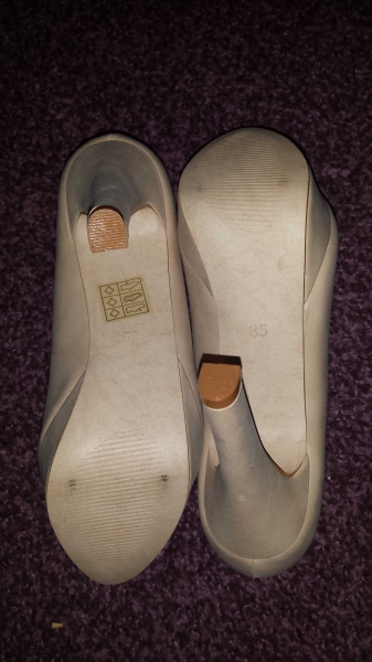 Neue Plateau Pumps Größe 35 beige