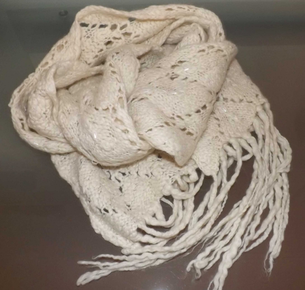 Schal PENNYBLACK wollweiß Lochmuster 