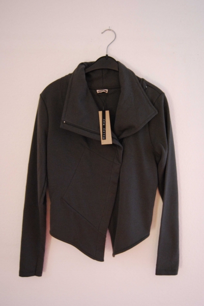NEU graue jacke von noisy may 