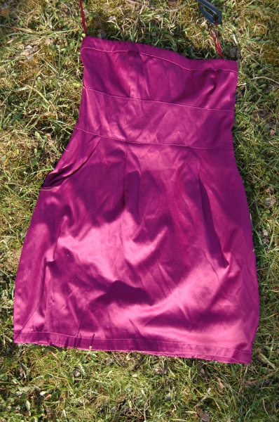 lila kurzes Kleid mit Taschen