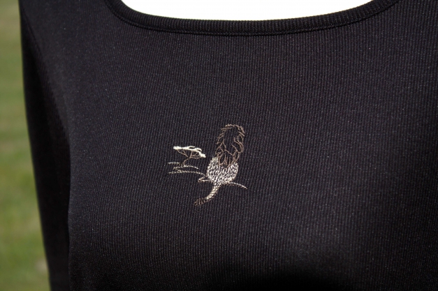 T-Shirt schwarz schlicht aufgestickter Löwe