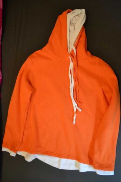 Stylischer Orange/Weißer Hoodie
