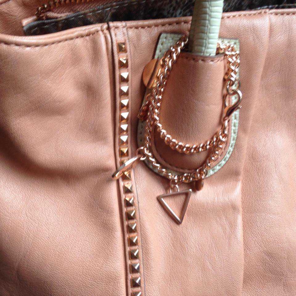 Neuwertige Tasche von GUESS