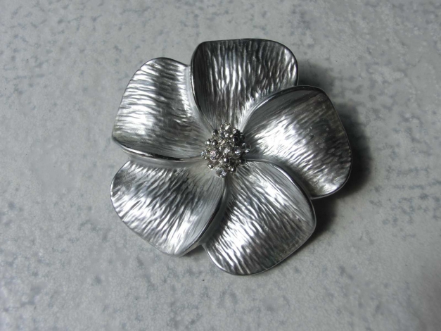 Blumenbrosche, Brosche, silberfarbend, Blümchen, Ives Rocher, LBVYR