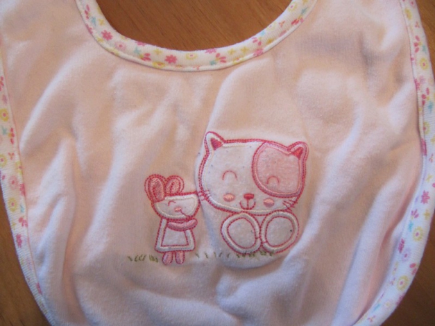 Süßes Lätzchen mit Klettverschluss Kätzchen