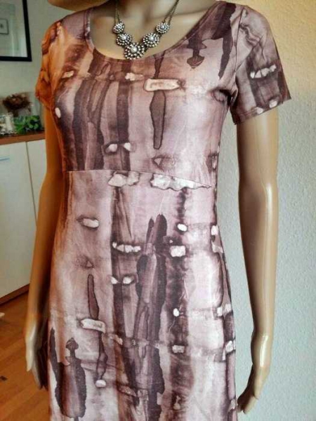 Schöne Vintage Kleid in Design Muster / CLOTHES C