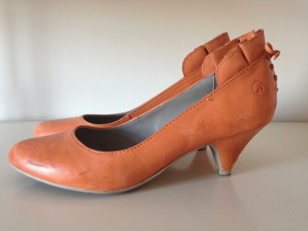 Pumps lachsfarben mit Schleife / Bronx 