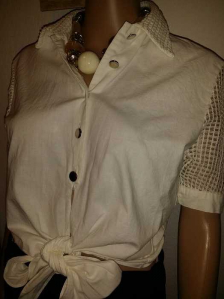 Schöne kurze Bluse zum binden und Netz Armeln / C&A