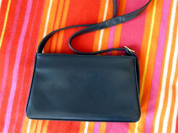 *Neu* Dunkelblaue Handtasche